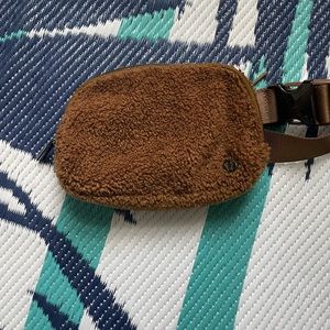 Pre-owned sherpa caramel lululemon everyday fanny